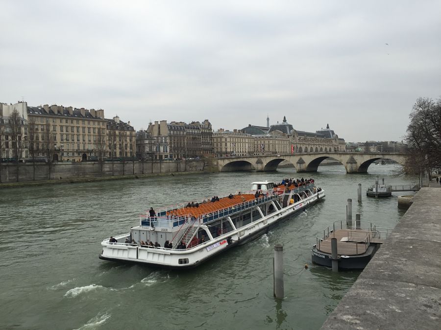 walking along la Seine